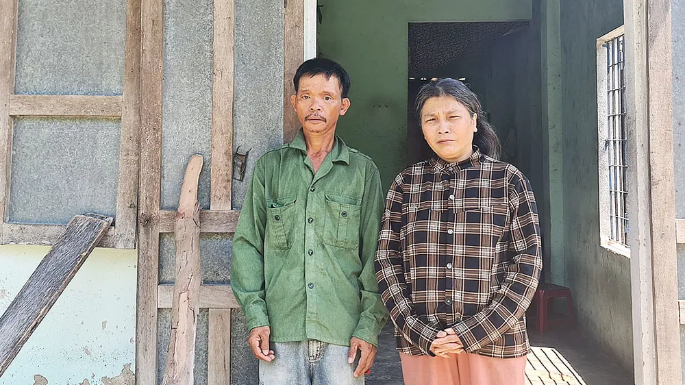 Vợ chồng anh Phùng Ngọc Sơn và chị Nguyễn Thị Mỹ Hạnh