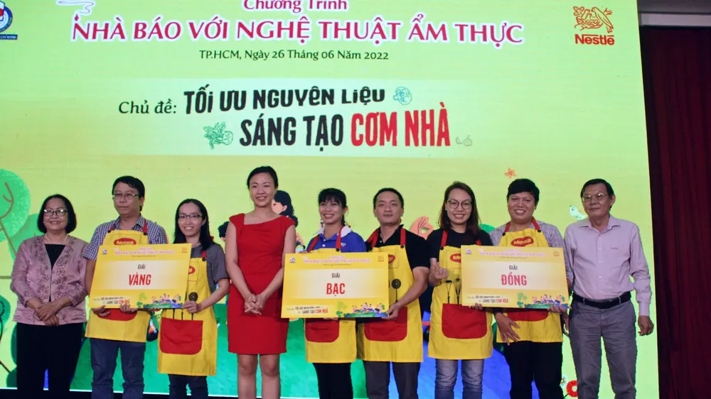 Sôi nổi chương trình Nhà báo với nghệ thuật ẩm thực
