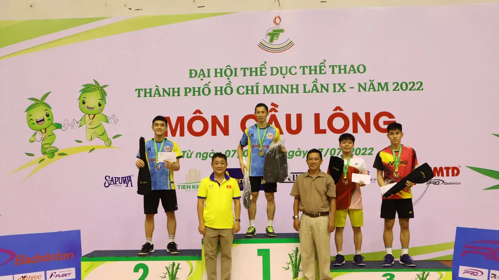 Tay vợt số 1 Việt Nam Nguyễn Tiến Minh nhận HCV đơn nam tại Đại hội TDTT TPHCM 2022