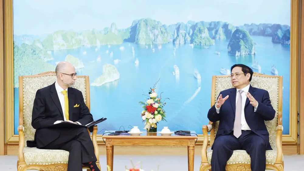 Thủ tướng Phạm Minh Chính tiếp ông Shawn Perry Steil, Đại sứ Canada tại Việt Nam. Ảnh: VIẾT CHUNG