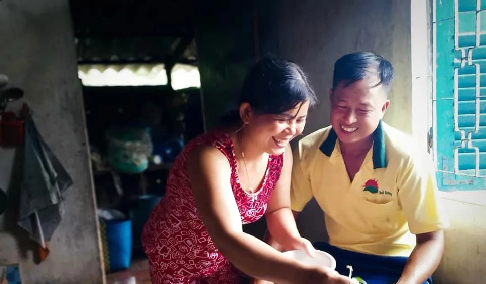 Hạnh phúc là những nụ cười ấm êm dưới mái nhà. Ảnh: LÊ HỮU TƯỜNG