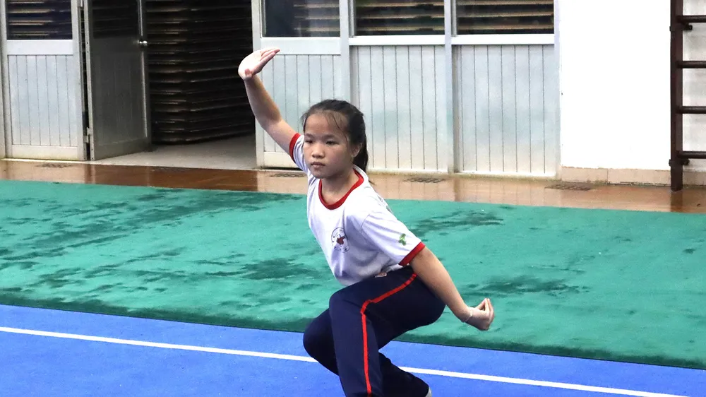 Võ sĩ năng khiếu của đội tuyển wushu TPHCM tập luyện tại Nhà thi đấu Phú Thọ, quận 11, TPHCM. Ảnh: NGUYỄN ANH