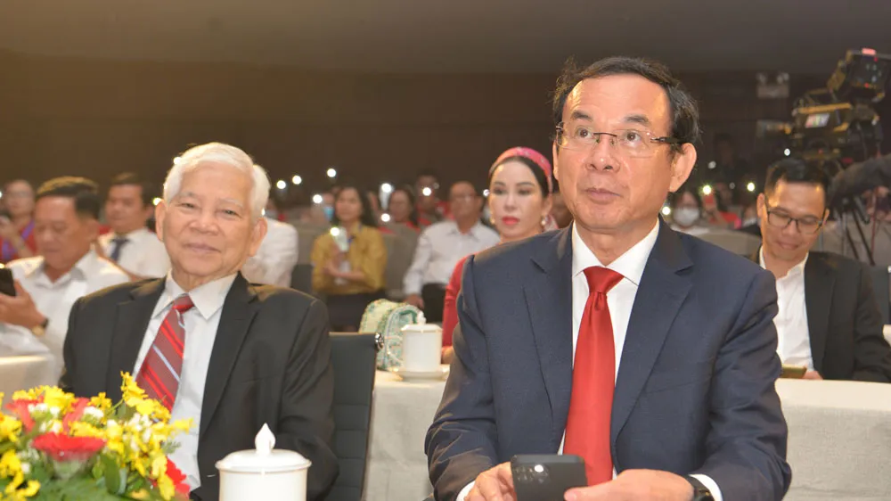 Bí thư Thành ủy TPHCM Nguyễn Văn Nên nhắn tin ủng hộ phong trào Tết nhân ái 2023. Ảnh: CAO THĂNG