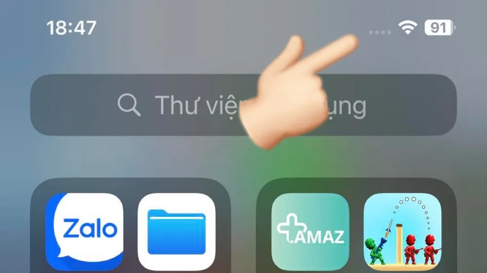 Tại khu vực quận 7 (TPHCM), đến gần 19 giờ, mạng di động MobiFone vẫn chưa có tín hiệu. Ảnh: HOÀNG HÙNG