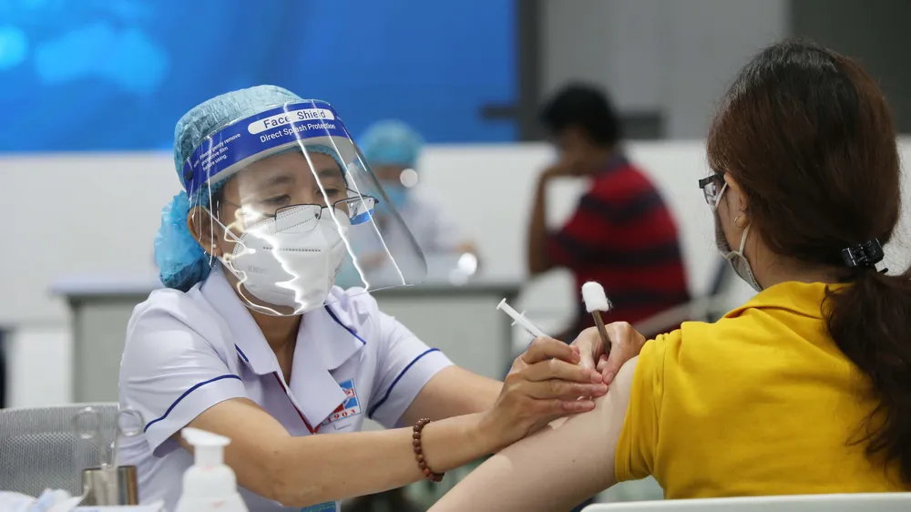 TPHCM duy trì tiêm chủng Covid-19 xuyên tết 