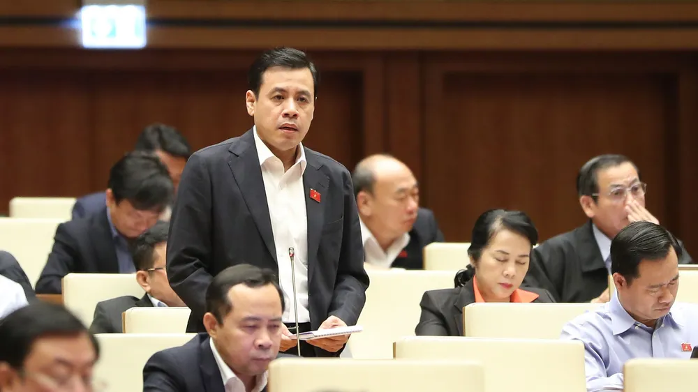 Đại biểu Trần Anh Tuấn (TPHCM) phát biểu sáng 7-1. Ảnh: QUANG PHÚC