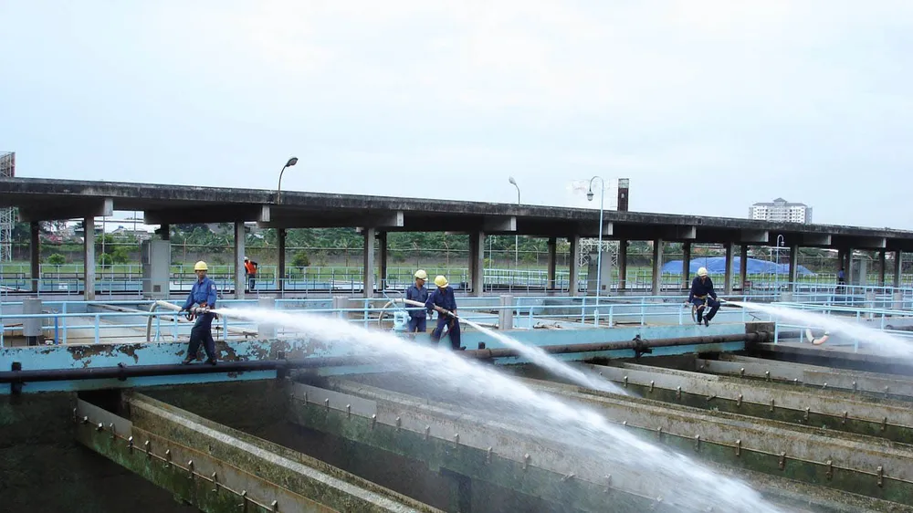 Nhân viên tại nhà máy nước nỗ lực đảm bảo cấp nước an toàn trong dịp tết và mùa khô