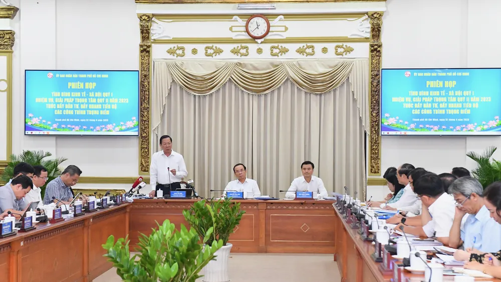 Chủ tịch UBND TPHCM Phan Văn Mãi phát biểu tại phiên họp về tình hình kinh tế - xã hội quý 1-2023 và nhiệm vụ, giải pháp quý 2-2023. Ảnh: VIỆT DŨNG