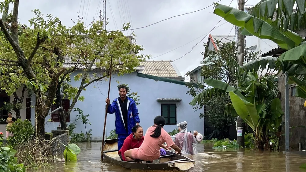 Mỏi mòn chờ hỗ trợ mưa lũ