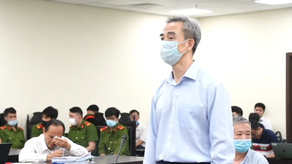 Nói lời sau cùng, ông Nguyễn Quang Tuấn xin giảm nhẹ tội cho cấp dưới