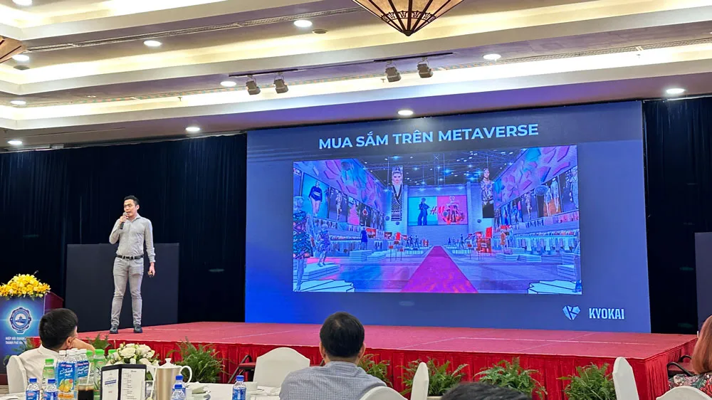 Ông Huy Nguyễn giới thiệu công nghệ Kyokai tại tọa đàm Thúc đẩy hàng Việt tham gia thương mại điện tử trong nước và quốc tế
