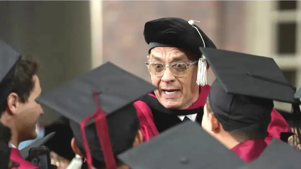 Diễn viên Tom Hanks giữa vòng vây của sinh viên Đại học Harvard, Mỹ