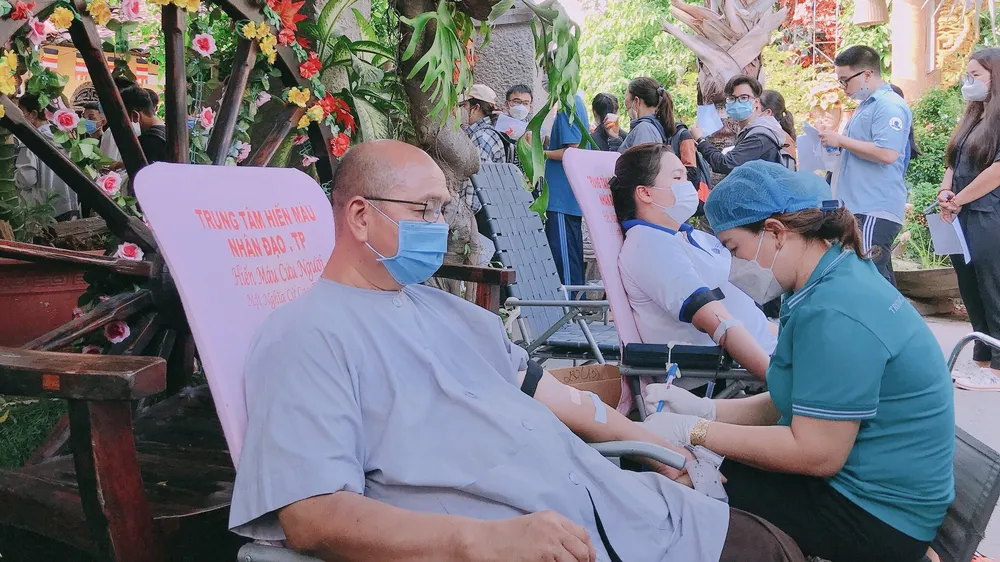 Đông đảo tăng ni, phật tử, người dân tham gia hiến máu tại chùa Phước Tường, TP Thủ Đức (TPHCM)