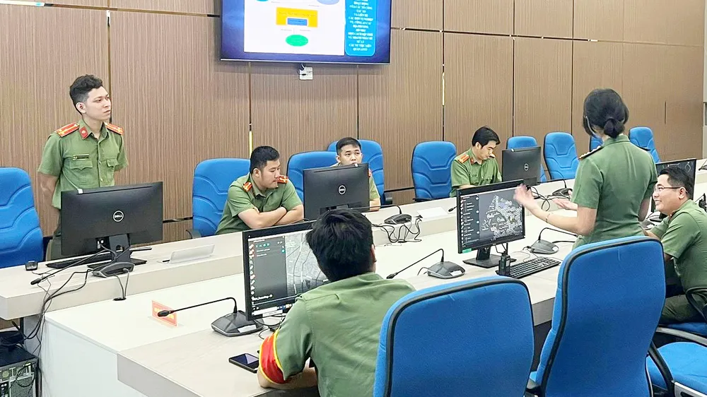 Một phiên trực tại Trung tâm thông tin chỉ huy Công an TPHCM 