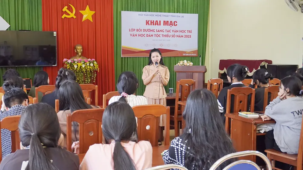 Tạo sân chơi cho những cây bút học đường