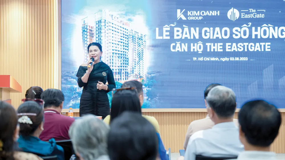 Bà Đặng Thị Kim Oanh - Chủ tịch HĐQT, Tổng Giám đốc Kim Oanh Group chia sẻ về tâm huyết và những nỗ lực của Tập đoàn để bàn giao sổ đúng hạn cho cư dân