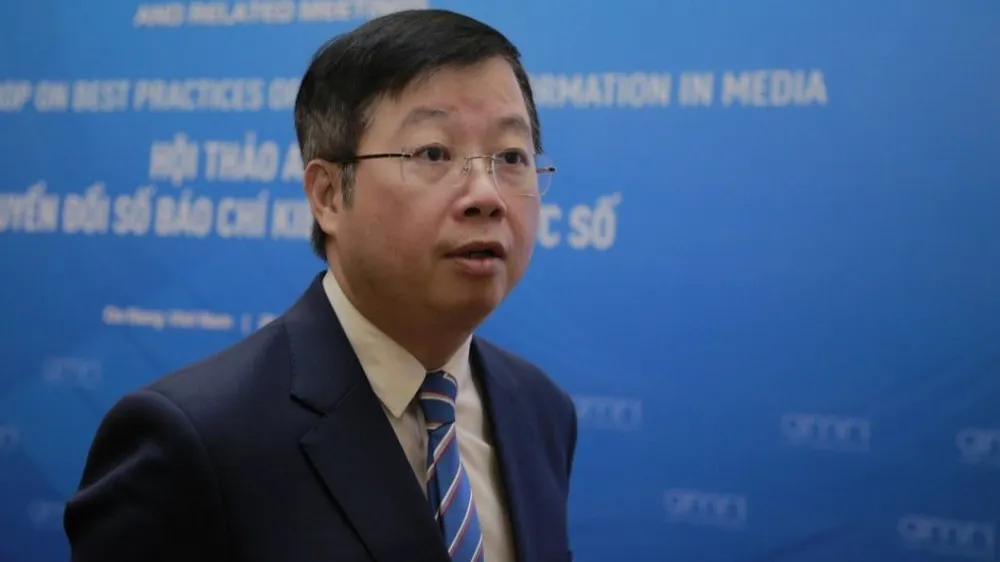Ông Nguyễn Thanh Lâm, Thứ trưởng Bộ TT-TT trả lời báo chí. Ảnh: XUÂN QUỲNH 