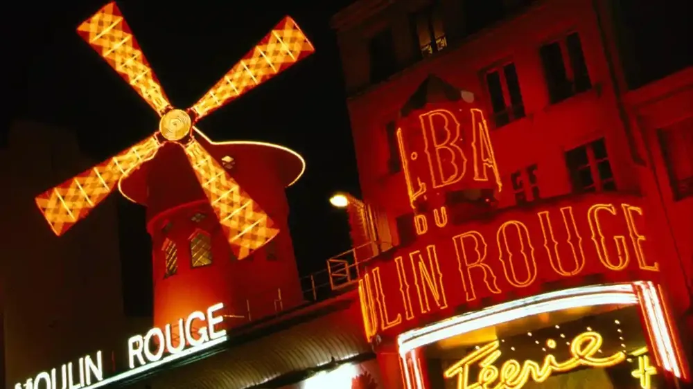 Hộp đêm - sân khấu Moulin Rouge nổi tiếng ở Pháp