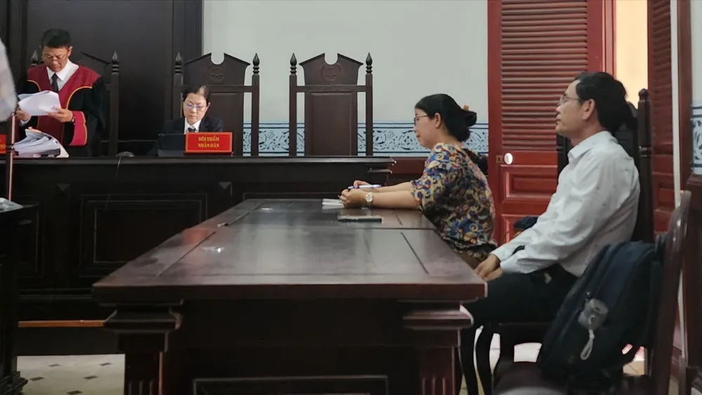 Quang cảnh phiên tòa sơ thẩm vụ án hành chính giữa bà Nguyễn Vinh Trang và bị đơn là Văn phòng Đăng ký đất đai TPHCM