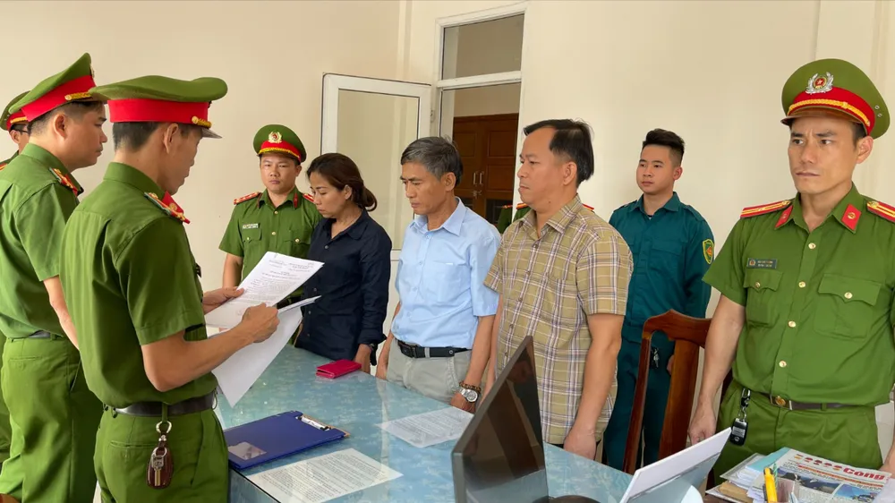 Quảng Nam: Bắt 3 nguyên trưởng phòng GD-ĐT miền núi về tội nhận hối lộ