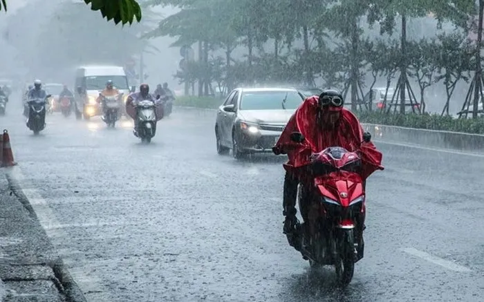 TP Cần Thơ: Mưa trắng trời kèm sấm sét, dông lốc