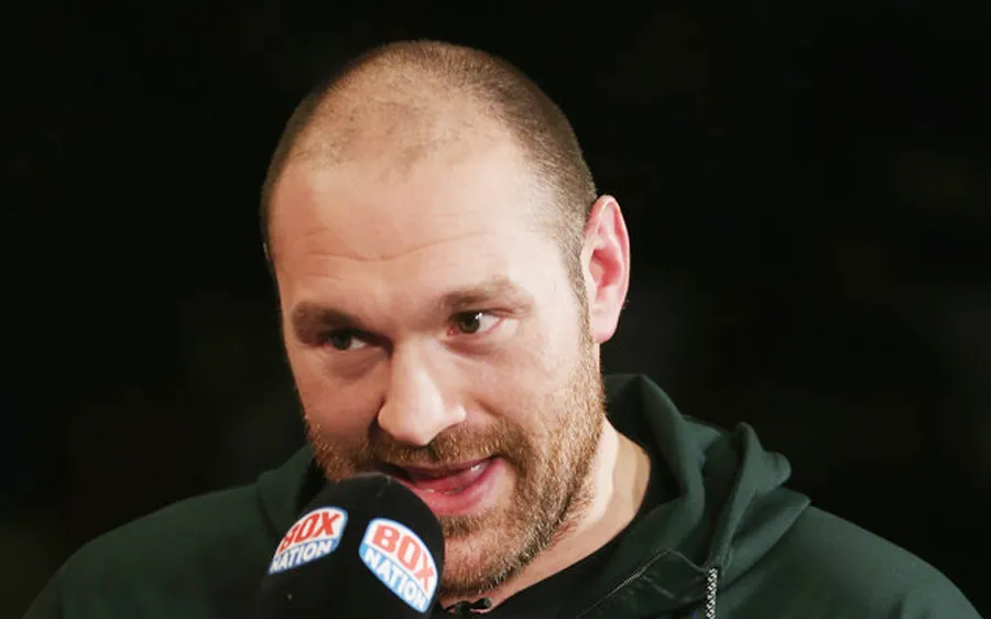 Tyson Fury ngạo mạn đòi chấp Anthony Joshua 1 tay.