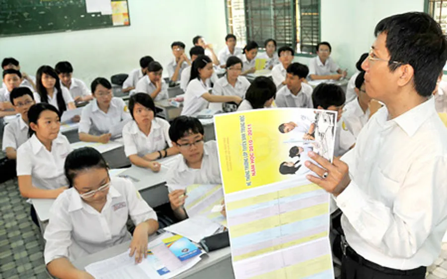 Hướng dẫn học sinh làm hồ sơ vào lớp 10. Ảnh minh họa