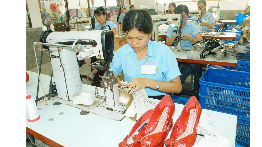 Sản xuất da giày tại một doanh nghiệp. Ảnh: THÀNH TRÍ