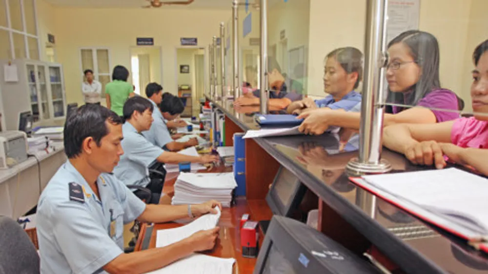 Làm thủ tục hải quan