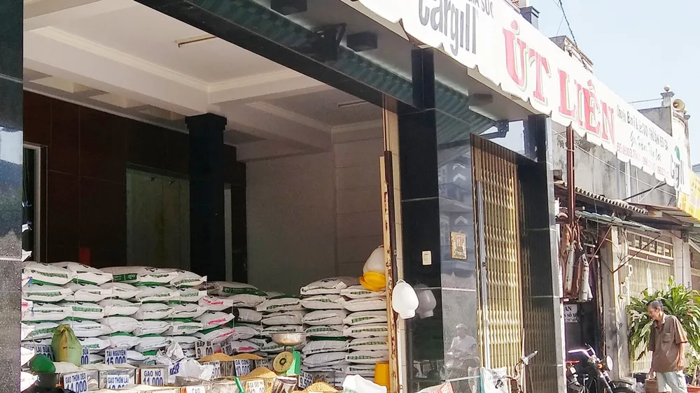 Heo rớt giá khiến các đại lý thức ăn chăn nuôi lâm vào cảnh ế ẩm 