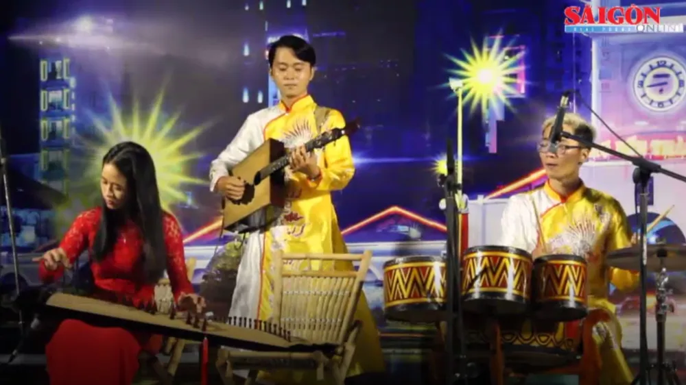 Một tiết mục biểu diễn trong chương trình nghệ thuật đường phố diễn ra tại phố đi bộ Nguyễn Huệ, TPHCM
