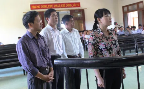Nguyên Giám đốc Sở Thông tin Truyền thông Phú Yên lĩnh 2 năm tù treo