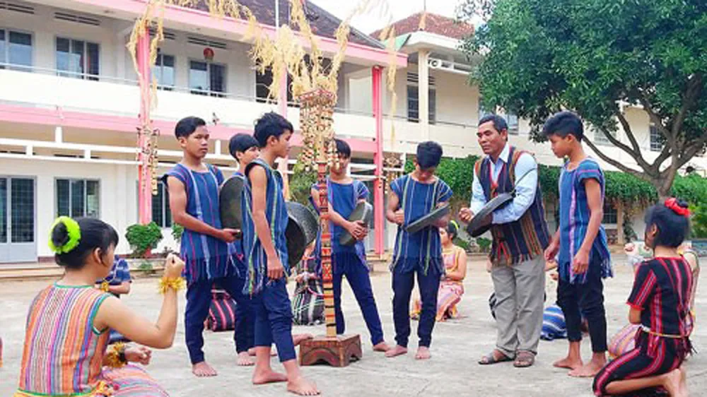 Học sinh dân tộc với giáo dục hướng nghiệp