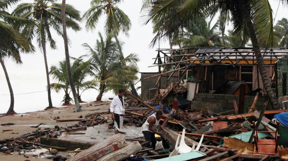 Siêu bão Irma tiếp tục gây nhiều thiệt hại, xuất hiện thêm bão ở Caribbean