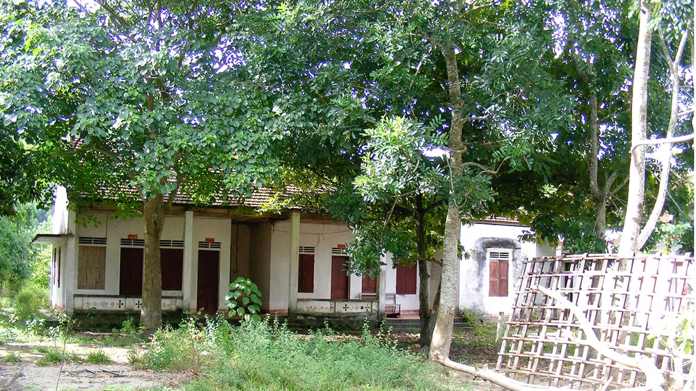Phân trạm Y tế Cao Vều bỏ không