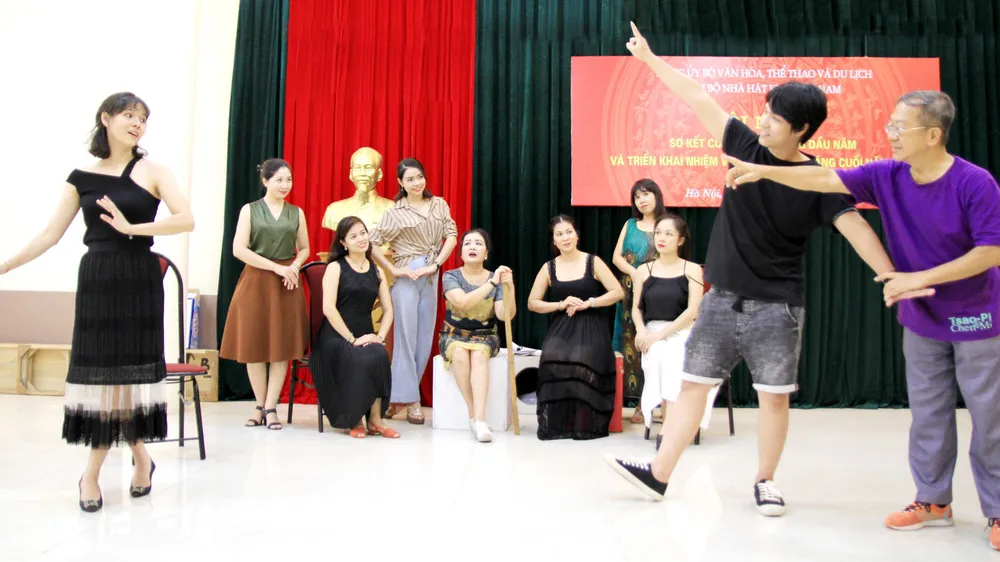 Mối lương duyên với sân khấu Việt