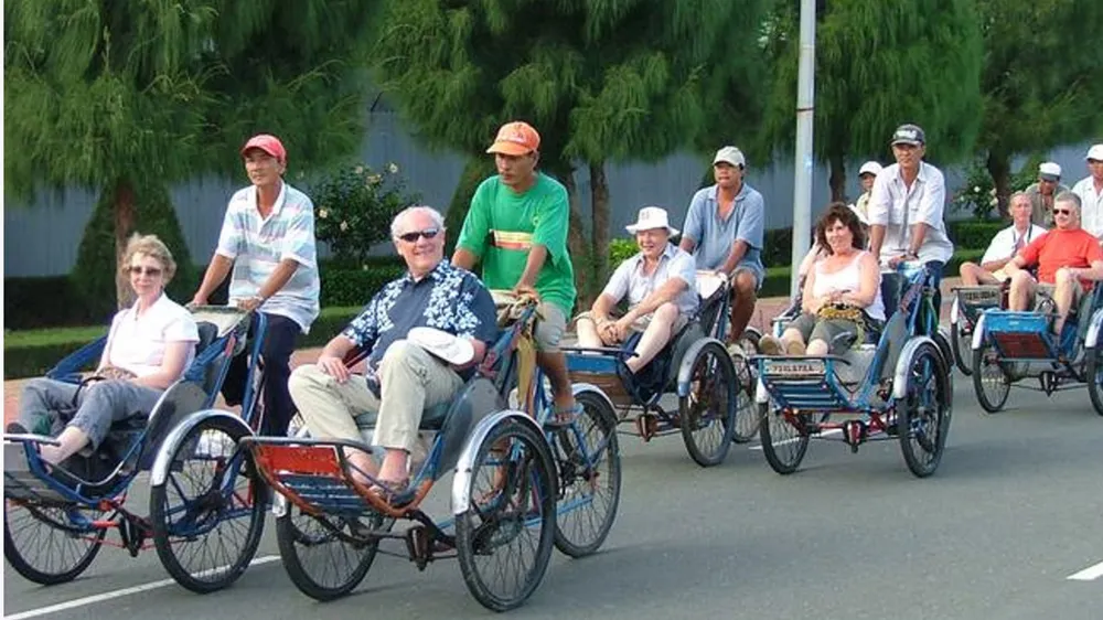 Tham quan bằng xe xích lô là một trải nghiệm thú vị của du khách khi ghé thăm TP Vũng Tàu