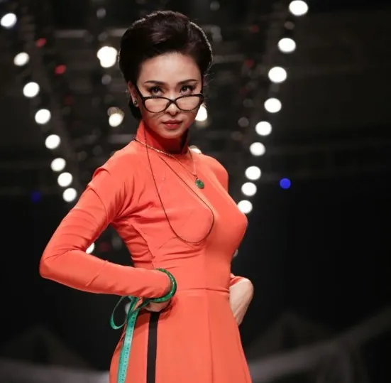 Ngô Thanh Vân tái xuất sàn catwalk, đẹp hút hồn trong BST “Cô Ba Sài Gòn“
