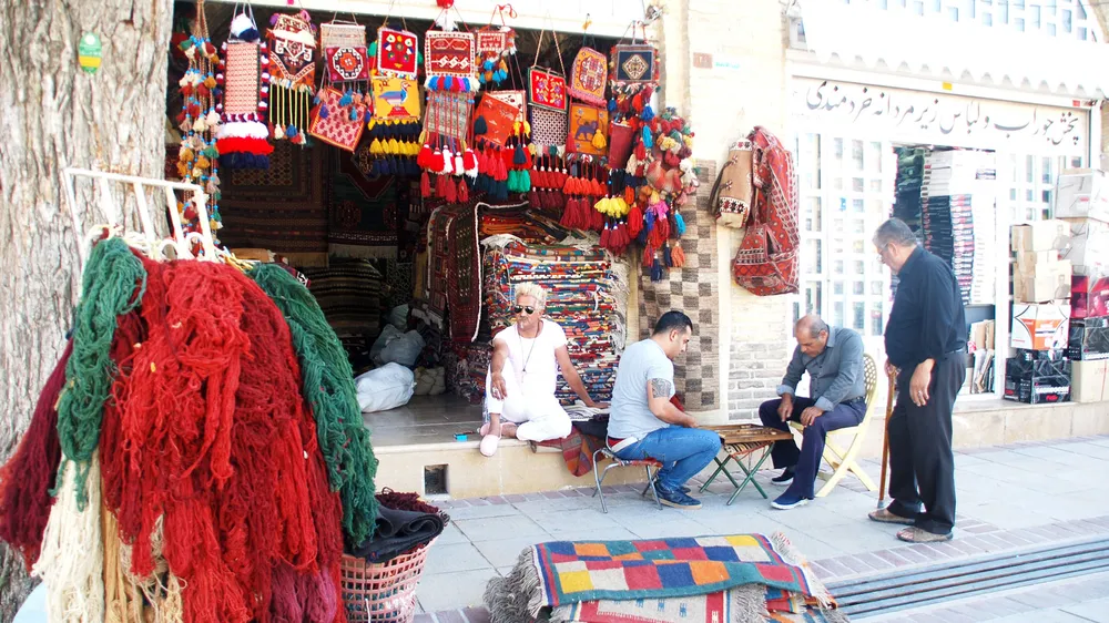 Ngược xuôi trên đất Iran