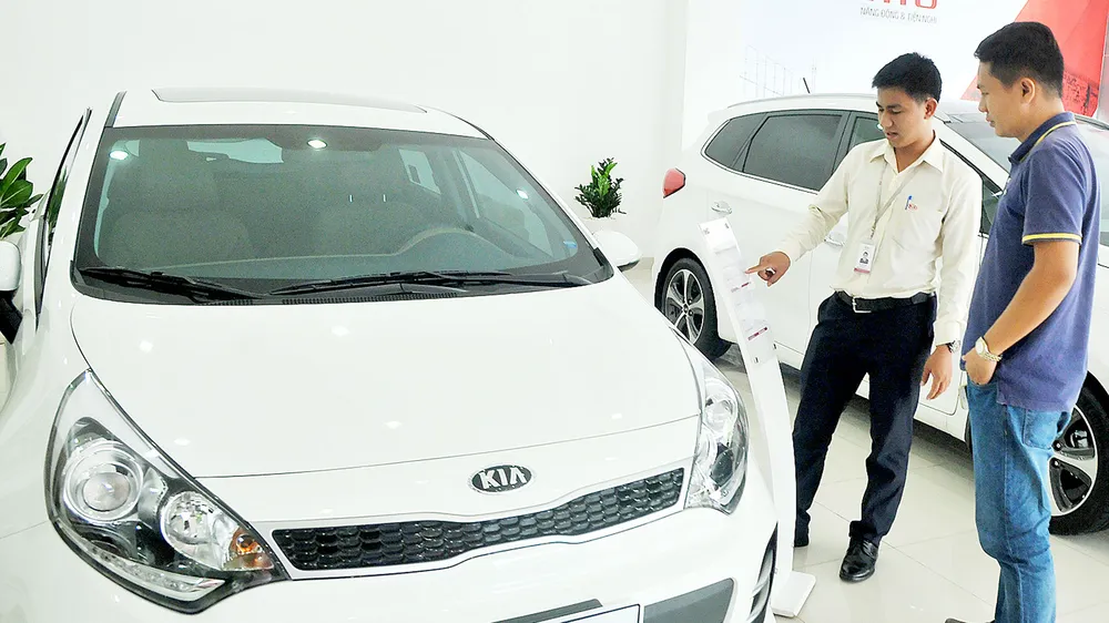Dè dặt giảm giá ô tô trước “giờ G”