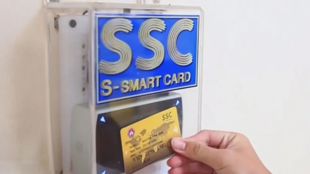 Thí điểm sử dụng thẻ học đường thông minh đi xe buýt