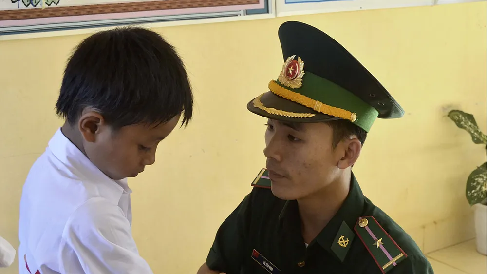 Mang hơi ấm đến học trò vùng cao