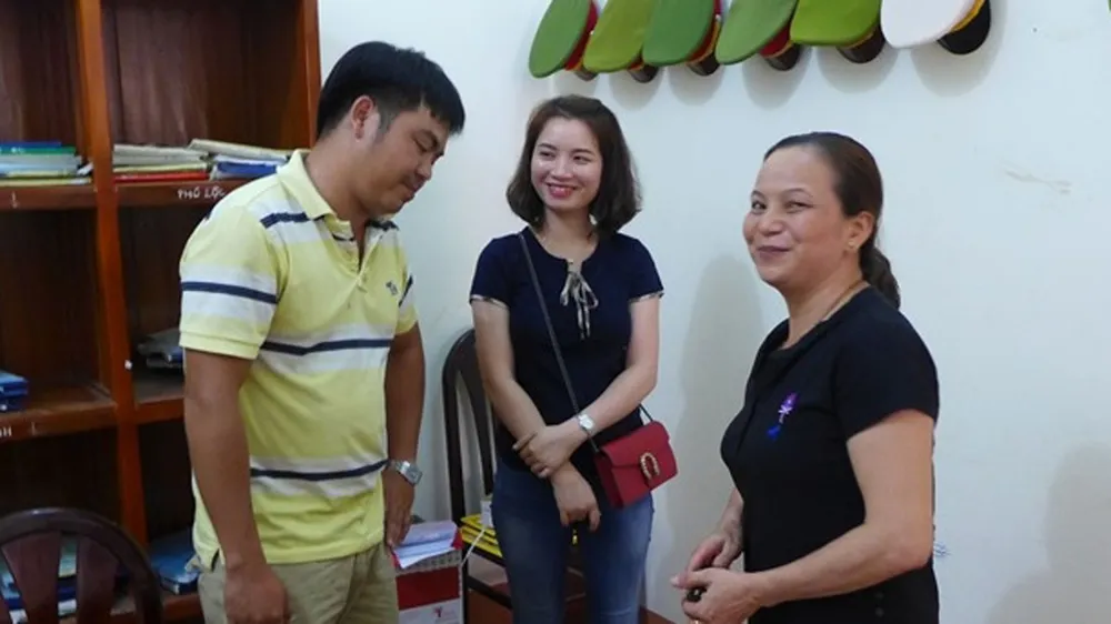 Khen ngợi người phụ nữ nghèo trả lại 300 triệu đồng nhặt được