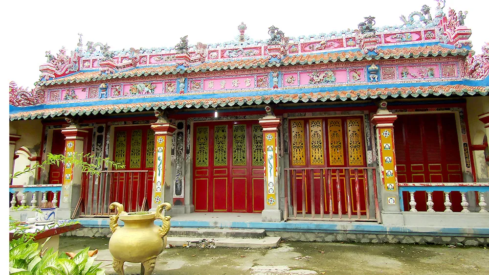 Ngôi đình cổ bên bờ sông Sài Gòn