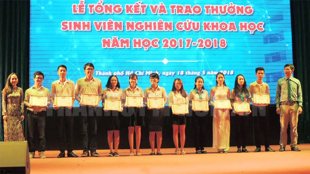 Trao thưởng 31 đề tài nghiên cứu khoa học xuất sắc 