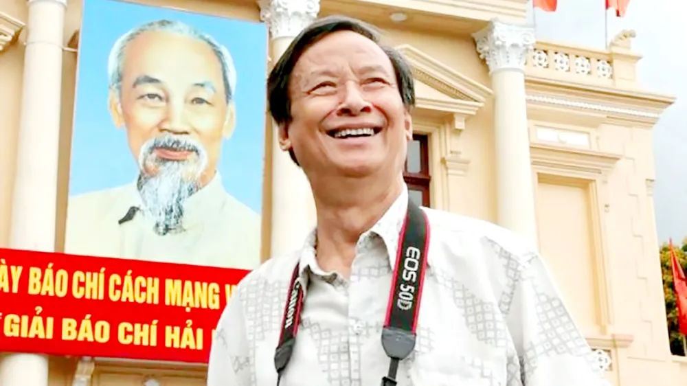 Anh lại trở về với ngọn bút tiền phương