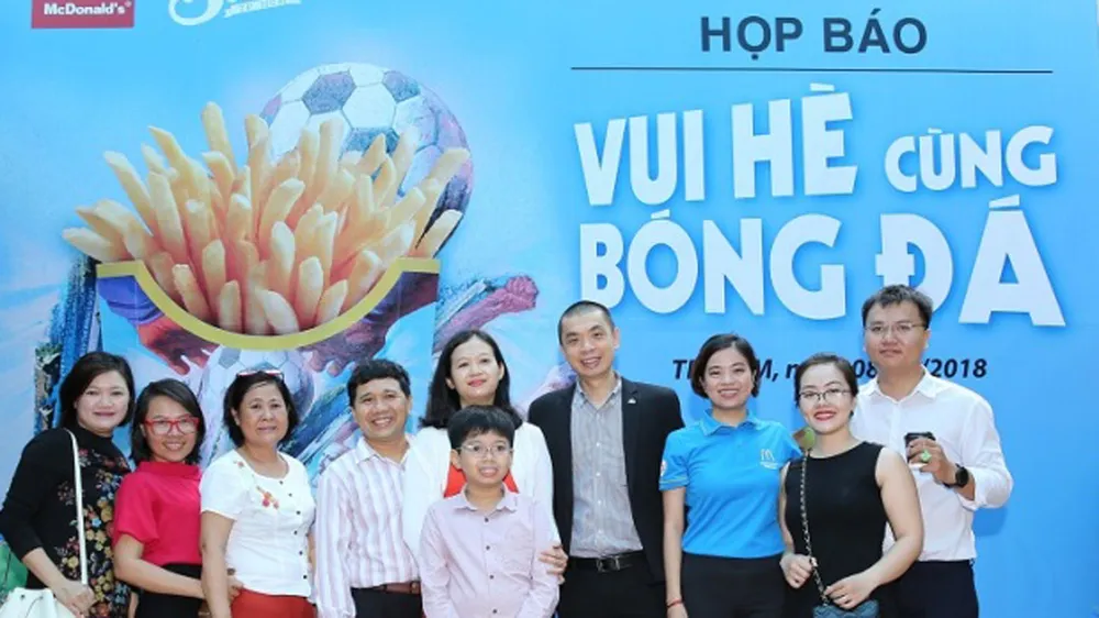 Đường sách TPHCM “Vui hè cùng bóng đá”