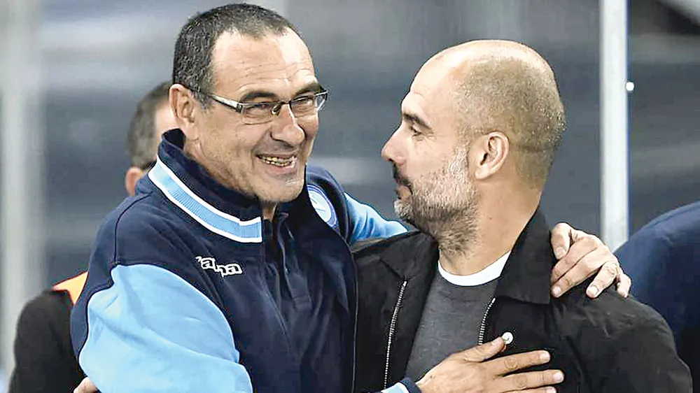 HLV Sarri (trái) là đối thủ đáng gờm của Pep