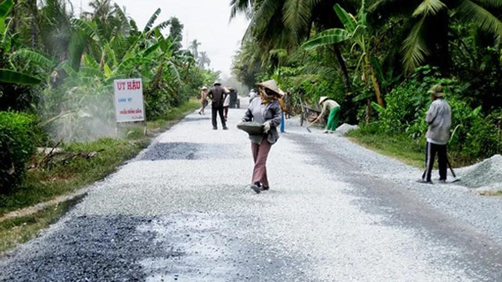 Phát động phong trào xây dựng giao thông nông thôn 
