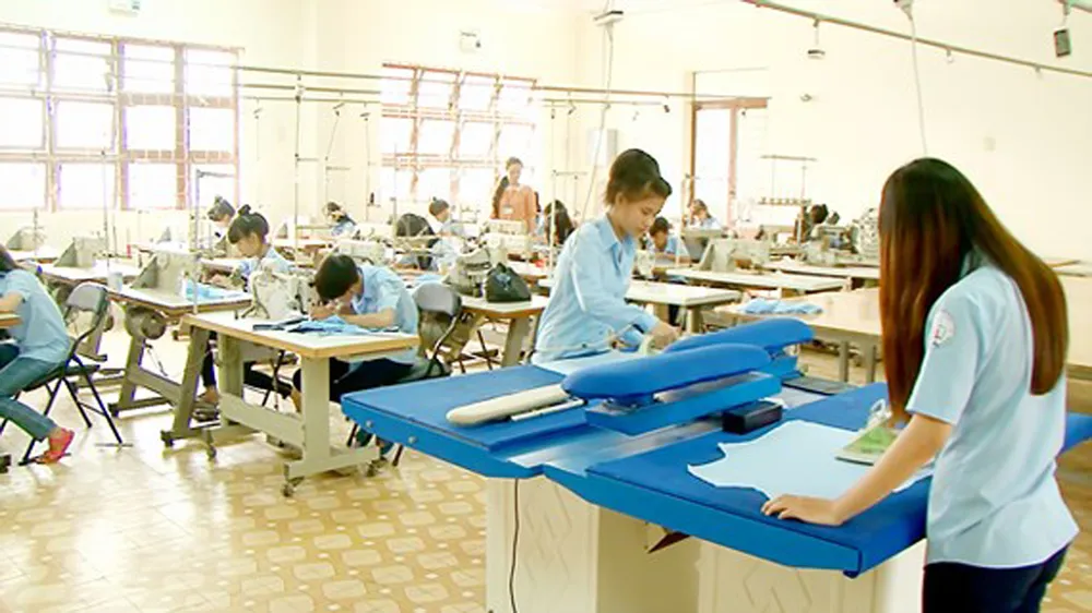 Thí điểm đưa tiếng Anh là môn thi/tín chỉ bắt buộc
